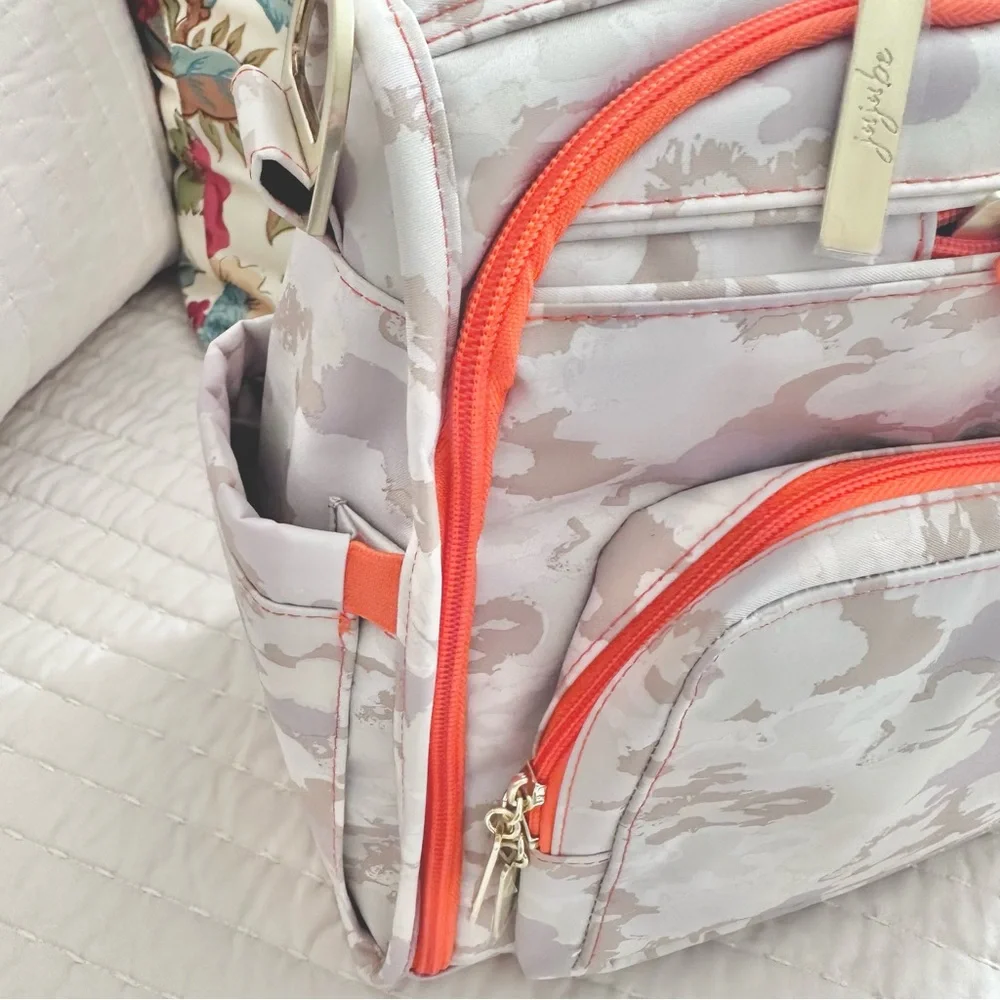 NWT Retired Jujube BFF Camo Convertible Travel Backpack/Messenger Diaper Bag
